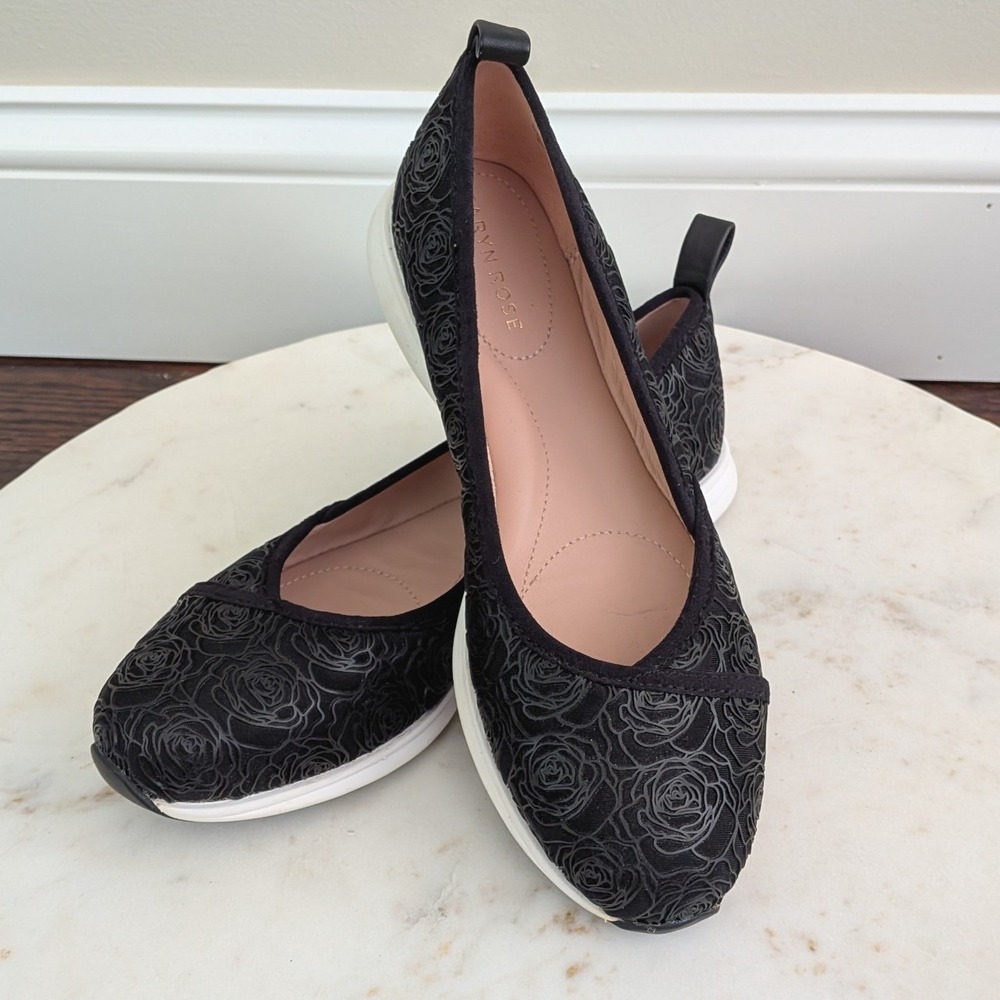 Taryn Rose Bobbi Black Floral Rose Slip On Sneakers Womens 7.5B 34TR0815